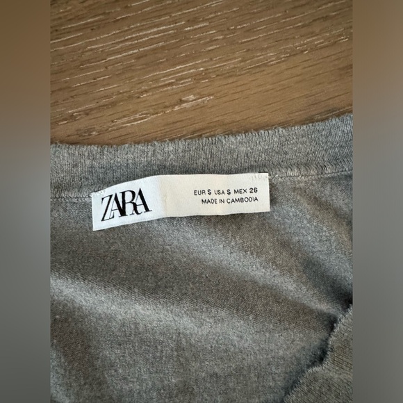 Zara V-Neck Sweater Small - Picture 2 of 5